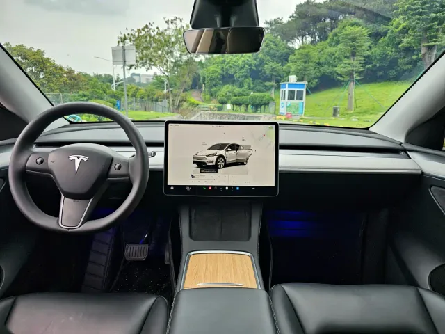 Tesla Model Y — Фото автомобиля 14