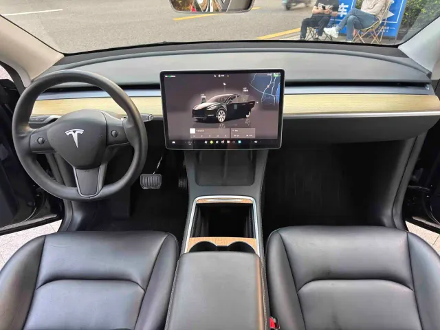 Tesla Model Y — Фото автомобиля 8