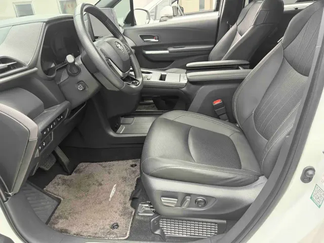 Toyota Sienna — Фото автомобиля 13