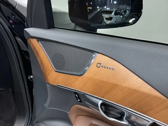Volvo XC90 — Фото автомобиля 28