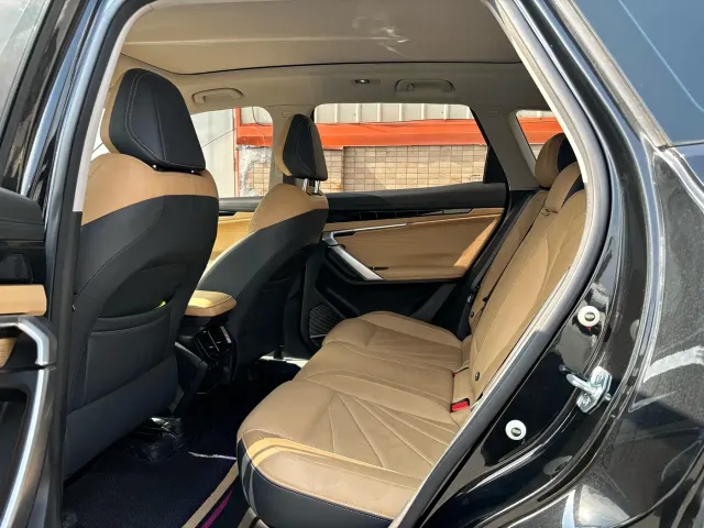 Geely Boyue L — Фото автомобиля 6