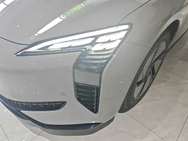 Hongqi EH7 — Фото автомобиля 23