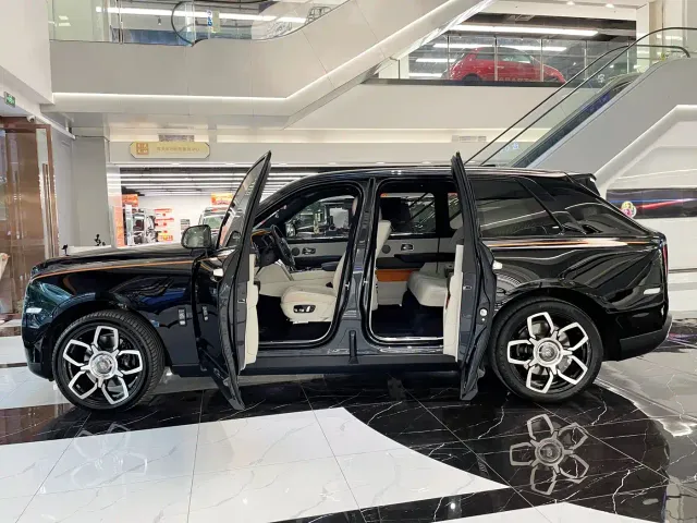 Rolls-Royce Cullinan — Фото автомобиля 6