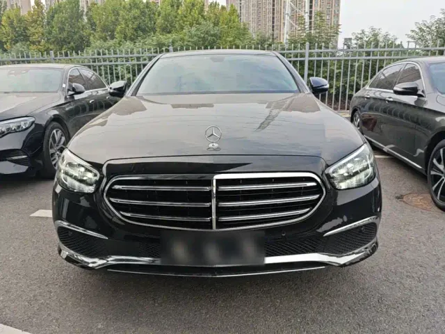 Mercedes-Benz E-Class — Фото автомобиля 2