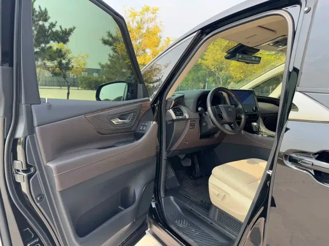 Toyota Vellfire — Фото автомобиля 11