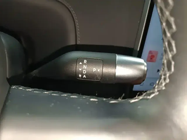 Li Auto L8 — Фото автомобиля 13