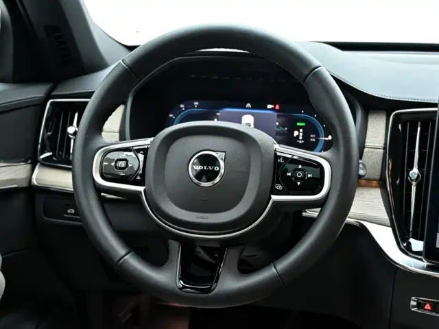 Volvo XC90 — Фото автомобиля 19