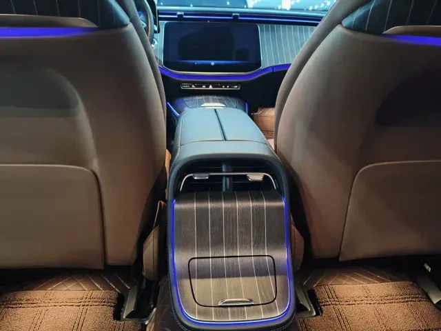 Mercedes-Benz E-Class — Фото автомобиля 14