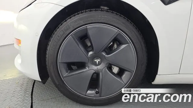 Tesla Model 3 — Фото автомобиля 5