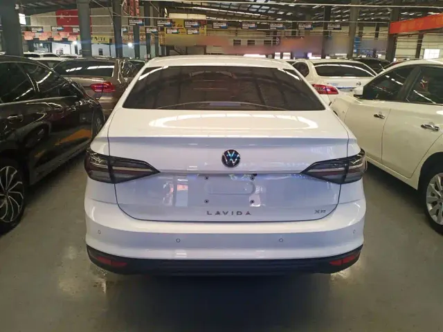 Volkswagen Lavida — Фото автомобиля 5