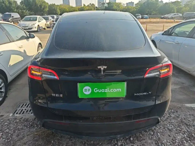 Tesla Model Y — Фото автомобиля 5