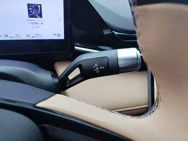 Geely Galaxy L6 — Фото автомобиля 13