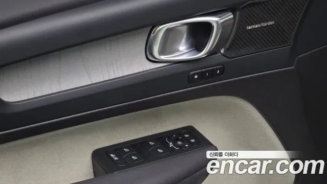 Вольво XC40 B4 Ultimate Bright — Фото автомобиля 17