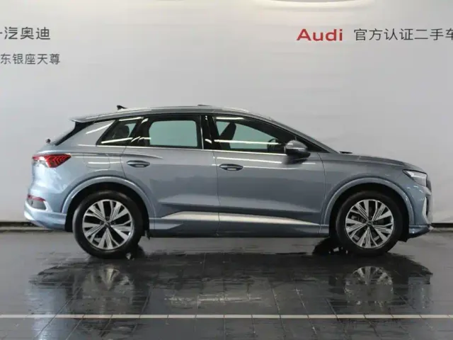 Audi Q4 e-tron — Фото автомобиля 4