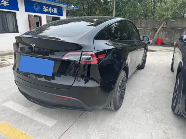 Tesla Model Y — Фото автомобиля 10