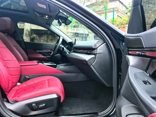 BMW 5 Series — Фото автомобиля 10