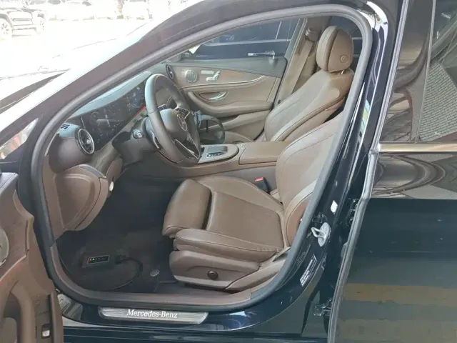 Mercedes-Benz E-Class — Фото автомобиля 14