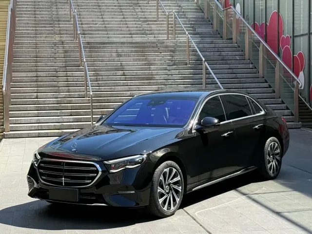 Фотография автомобиля — Mercedes-Benz E-Class