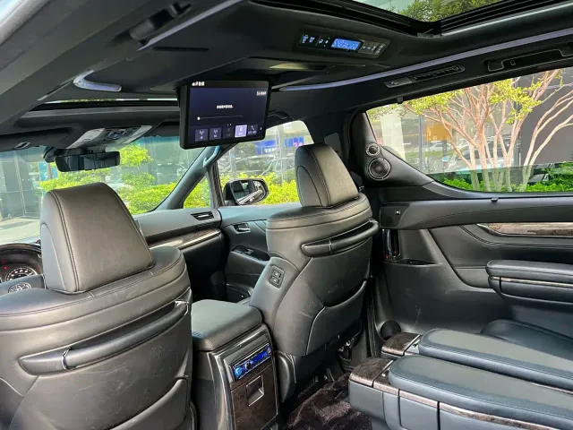 Toyota Alphard — Фото автомобиля 4