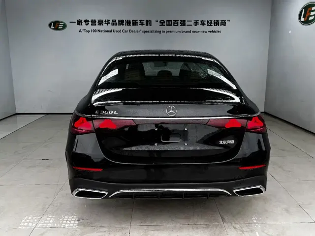 Mercedes-Benz E-Class — Фото автомобиля 5