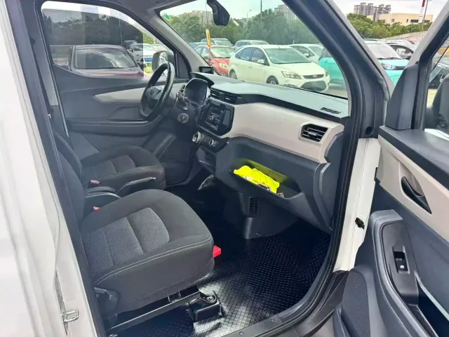 Maxus EV30 — Фото автомобиля 4