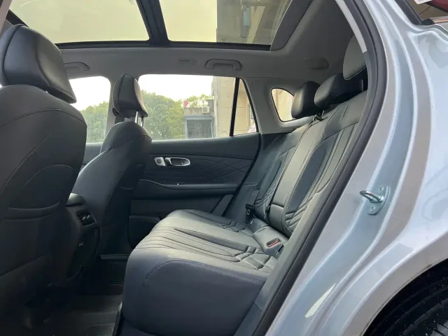 Geely Galaxy Starship 7 EM-i — Фото автомобиля 6