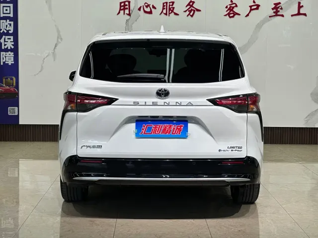 Toyota Sienna — Фото автомобиля 4
