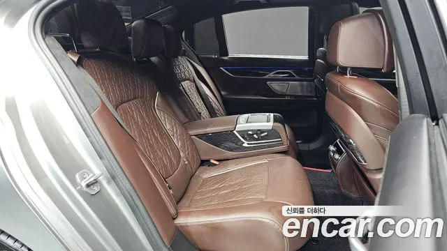 BMW 7-Series — Фото автомобиля 9