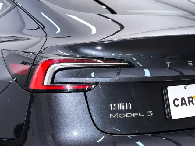 Tesla Model 3 — Фото автомобиля 10