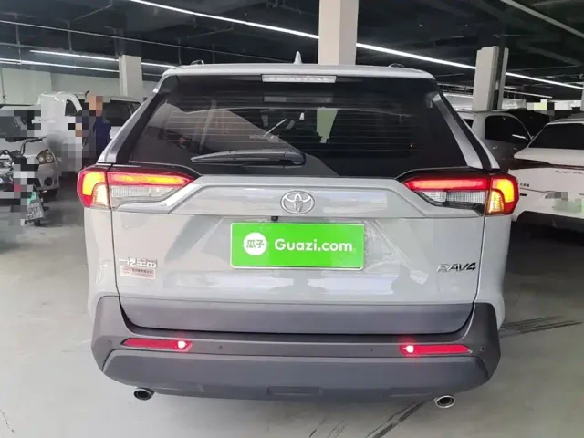 Toyota RAV4 — Фото автомобиля 5