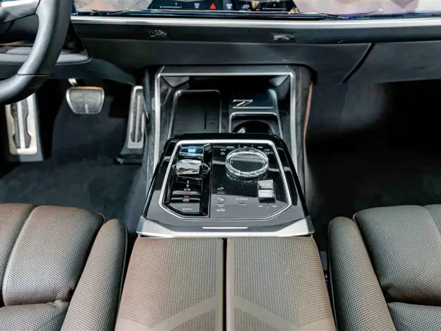 BMW i7 — Фото автомобиля 15