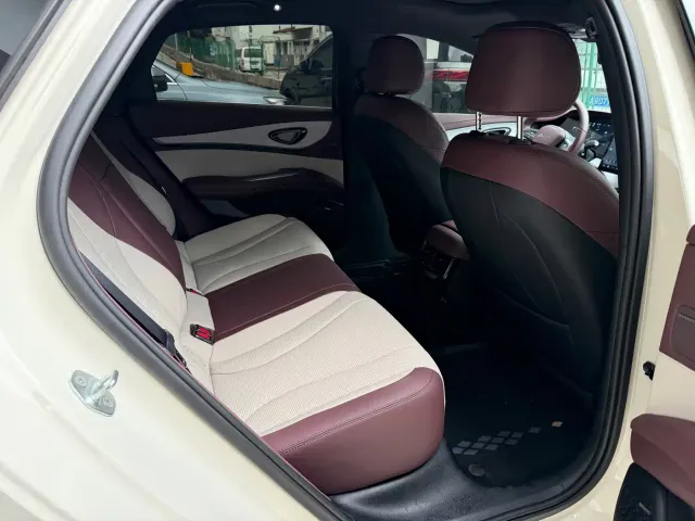 BYD Seal 07 DM-i — Фото автомобиля 5