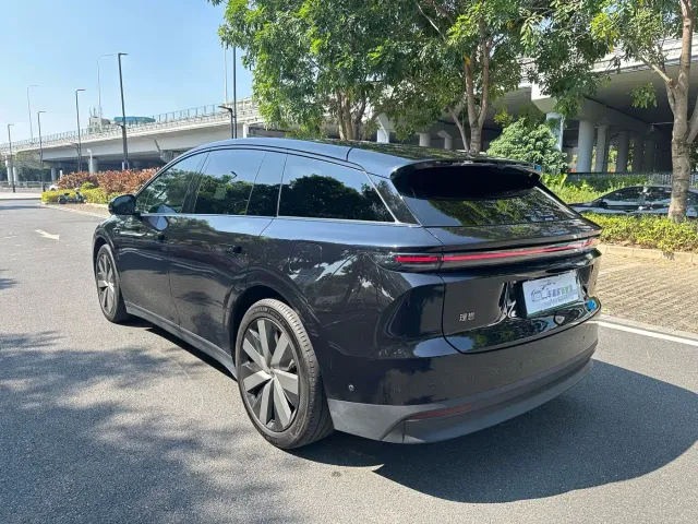 Li Auto i6 — Фото автомобиля 4