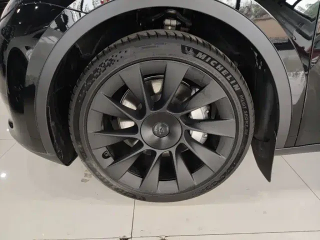 Tesla Model Y — Фото автомобиля 22