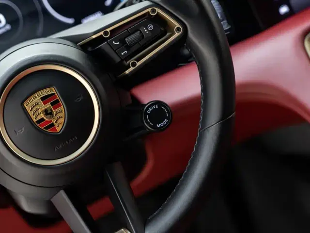 Porsche Taycan — Фото автомобиля 16