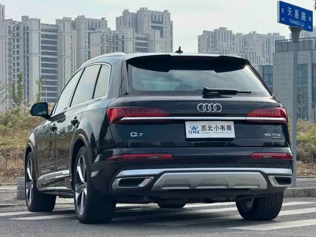 Audi Q7 — Фото автомобиля 6