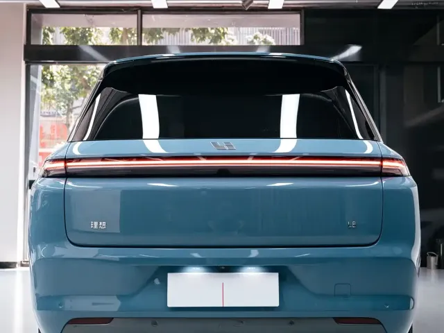 Li Auto L8 — Фото автомобиля 4