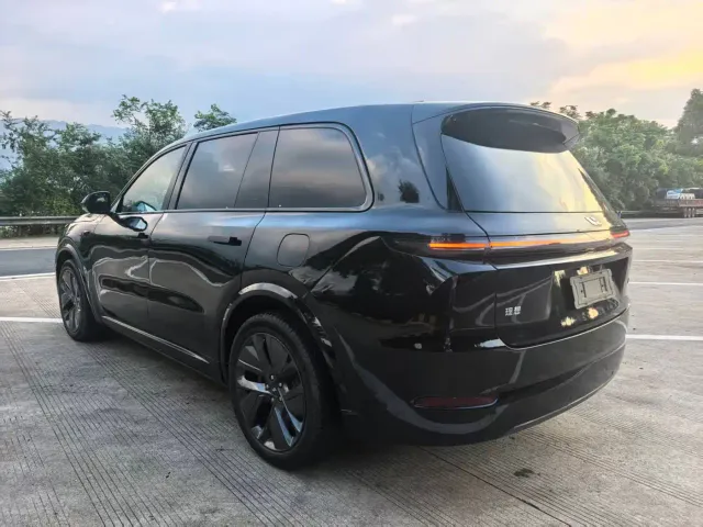 Li Auto L9 — Фото автомобиля 7