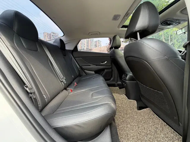 Hyundai Elantra — Фото автомобиля 17