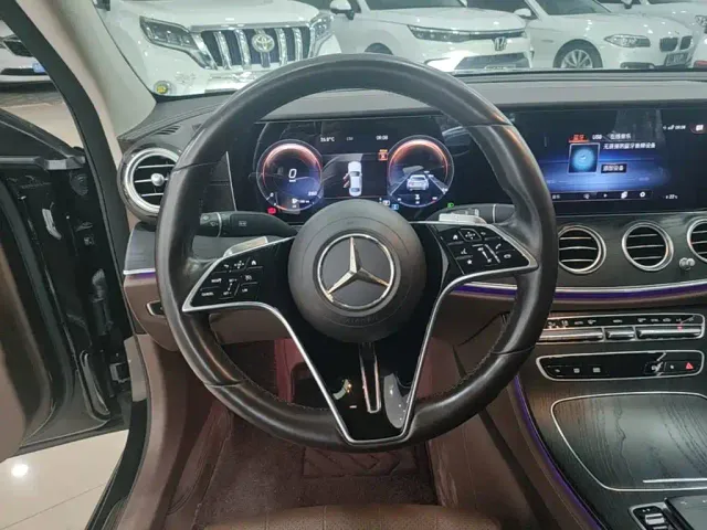 Mercedes-Benz E-Class — Фото автомобиля 10