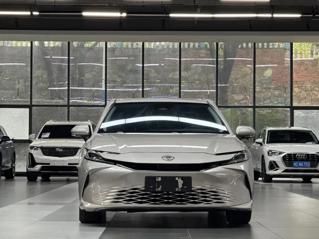 Toyota Camry — Фото автомобиля 2