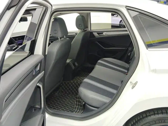 Volkswagen Sagitar — Фото автомобиля 11