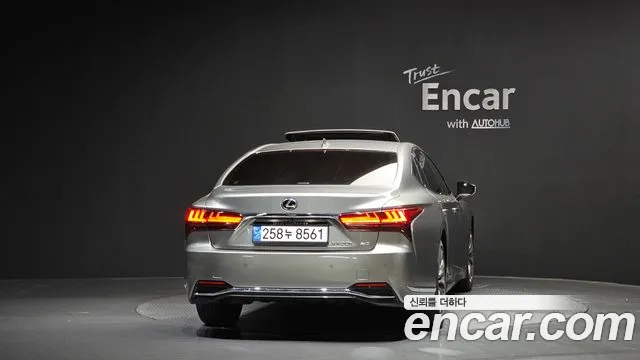 Lexus LS — Фото автомобиля 4