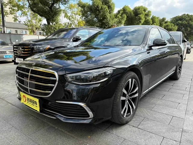 Фотография автомобиля — Mercedes-Benz S-Class