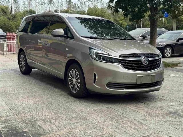 Buick GL8 — Фото автомобиля 3