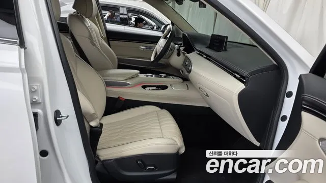 Genesis GV70 — Фото автомобиля 16
