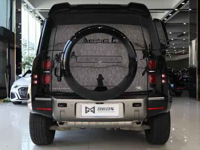 Land Rover Defender — Фото автомобиля 18