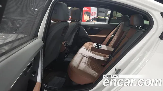 BMW 5-Series 5 серия (G60) 530i xDrive M Sport — Фото автомобиля 11