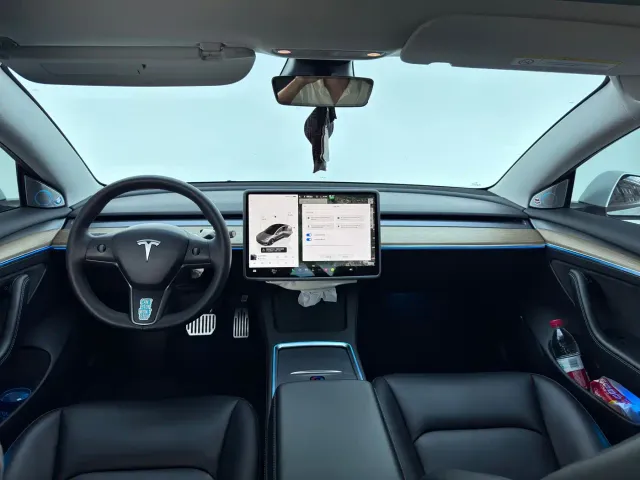 Tesla Model 3 — Фото автомобиля 9