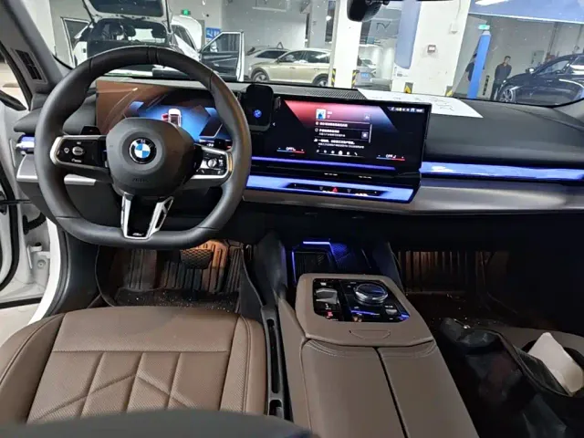 BMW 5 Series — Фото автомобиля 9